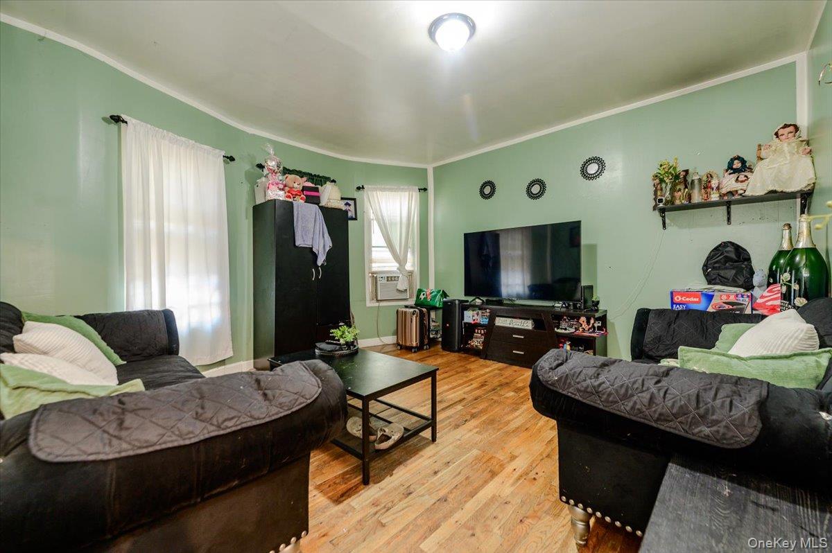 719 Van Nest Avenue - Photo 4