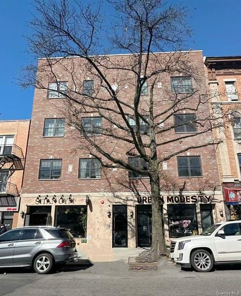 25-34 Steinway Street Long Island City NY 11103