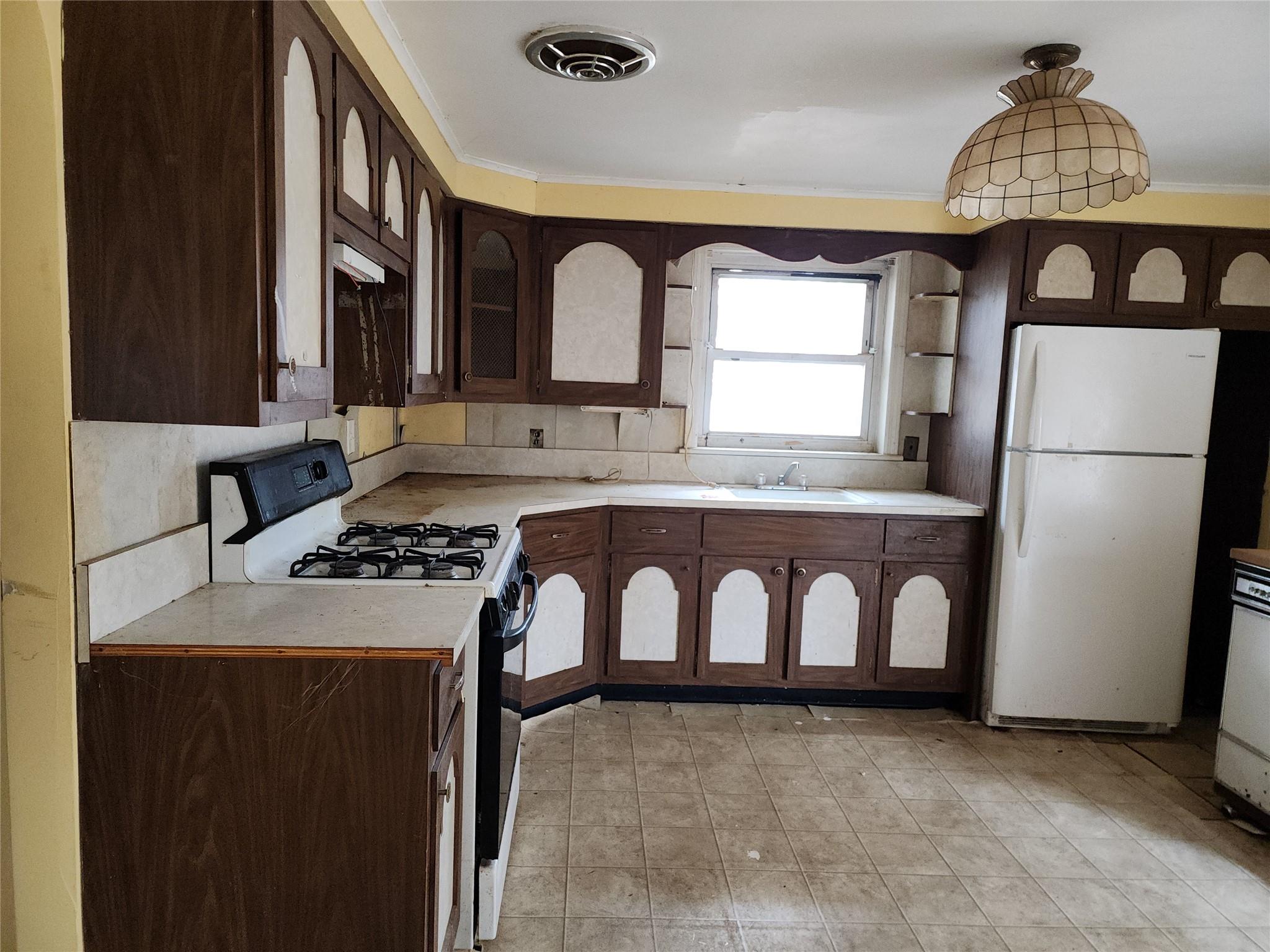 18 Merrick Road, Shirley, New York image 14