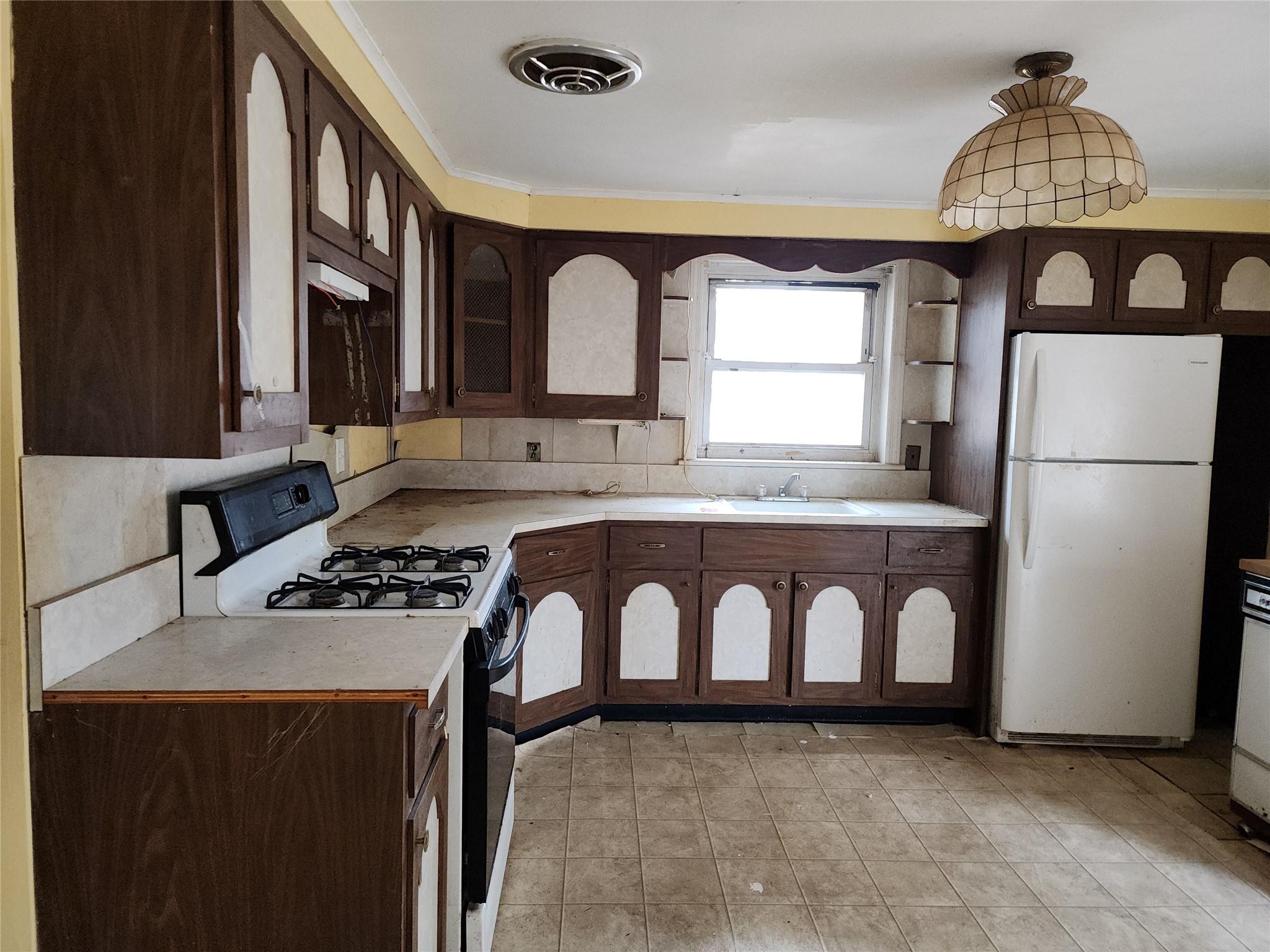 18 Merrick Road, Shirley, New York image 13