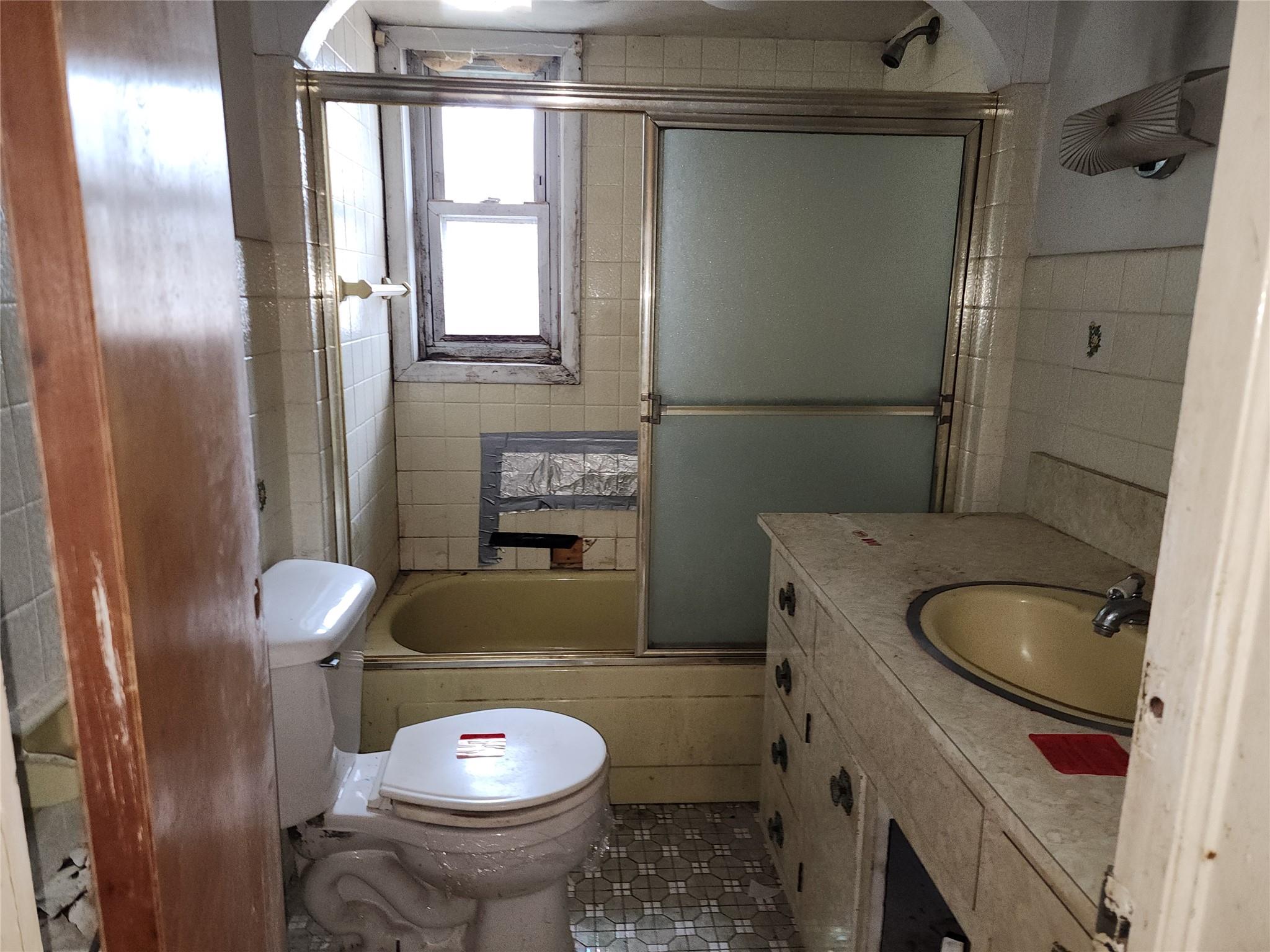 18 Merrick Road, Shirley, New York image 8