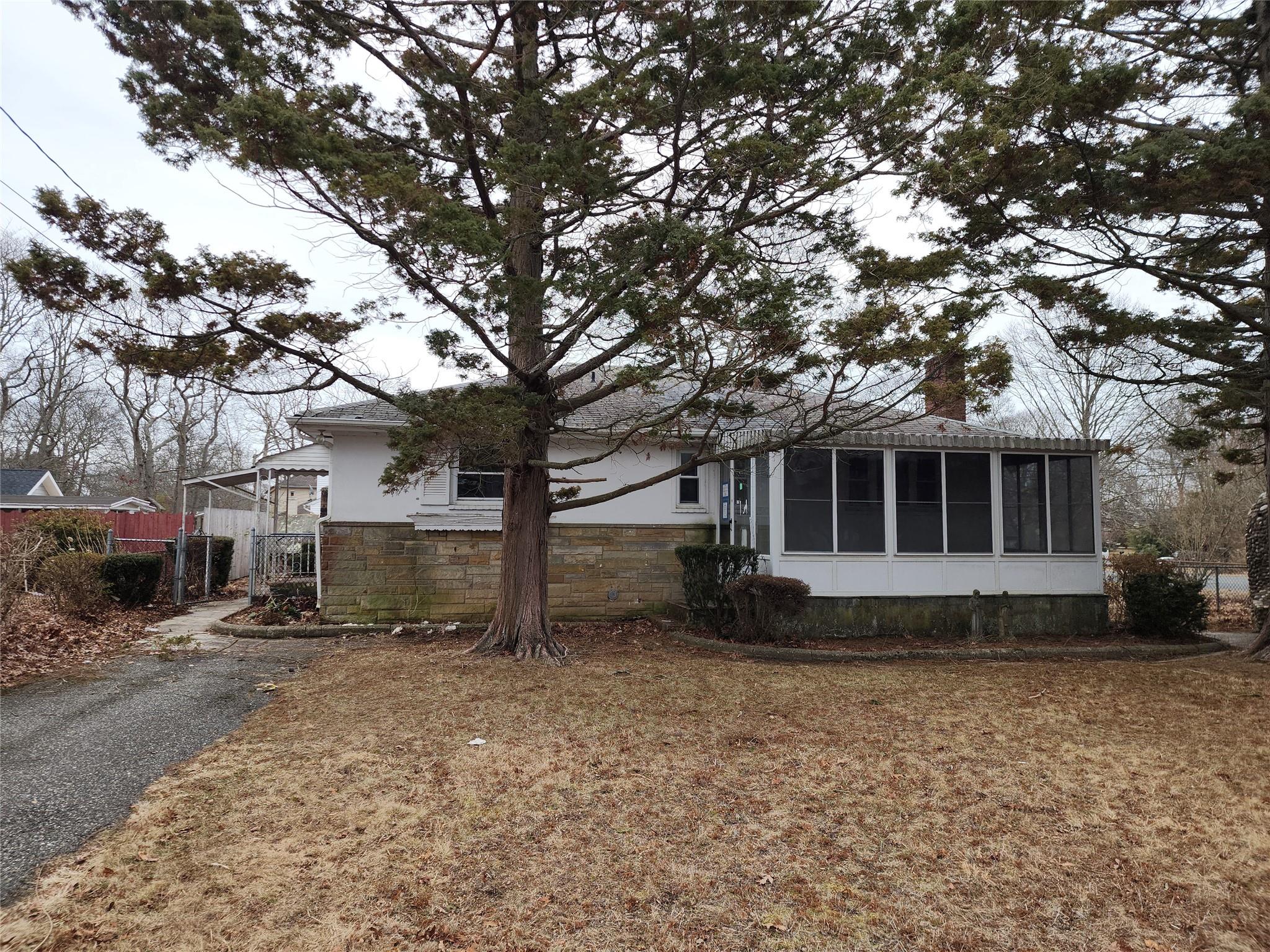 18 Merrick Road, Shirley, New York image 2