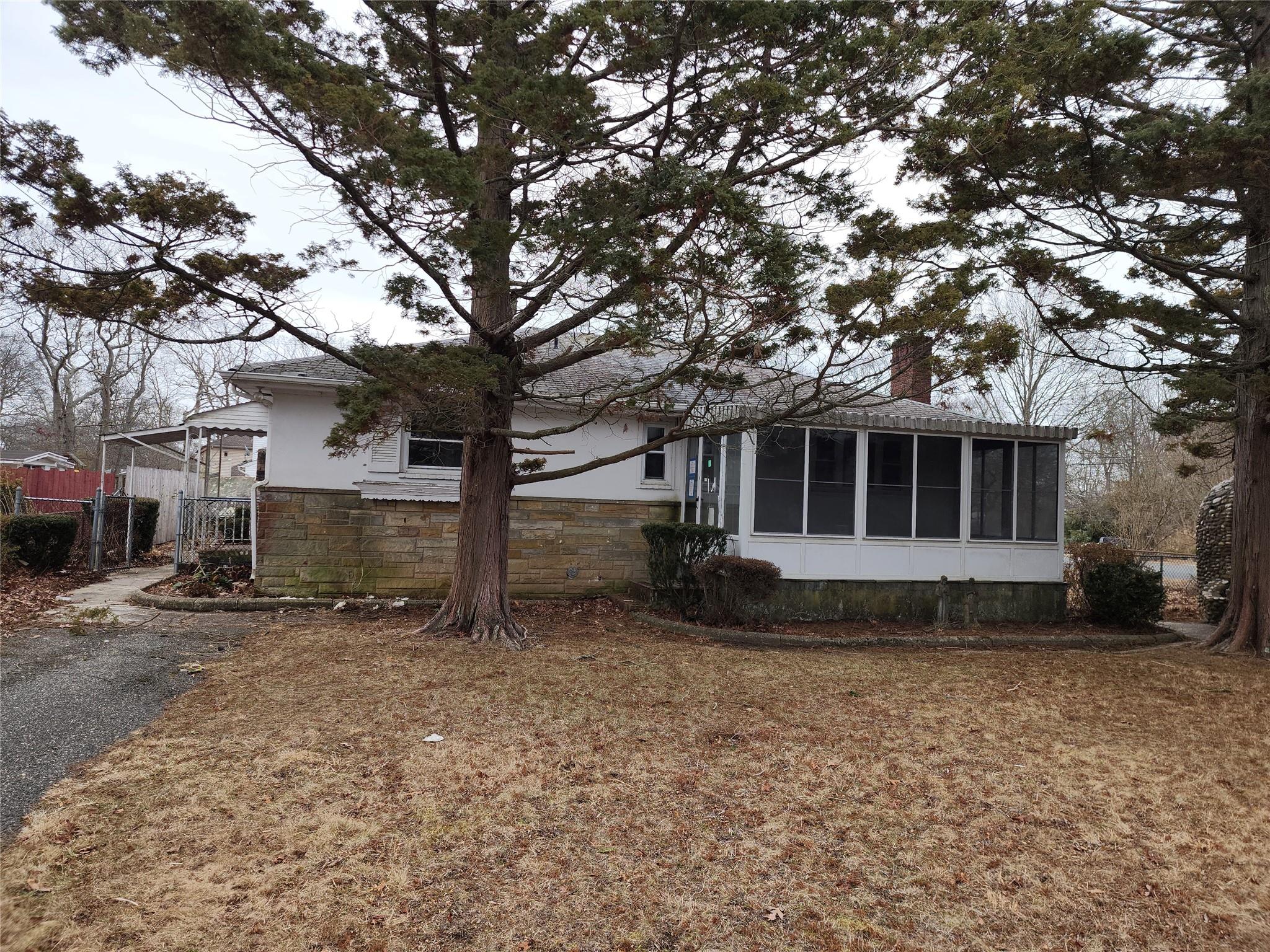 18 Merrick Road, Shirley, New York image 1