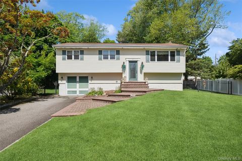 Homes For Sale - 3 Bradley Court<br/> Smithtown, NY 11787