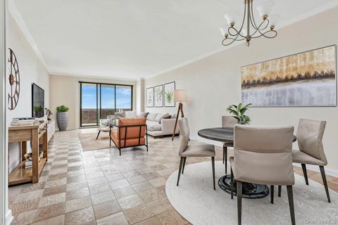 Photo of 110-11 Queens Boulevard #24L, Forest Hills, NY 11375 (MLS # 986907)