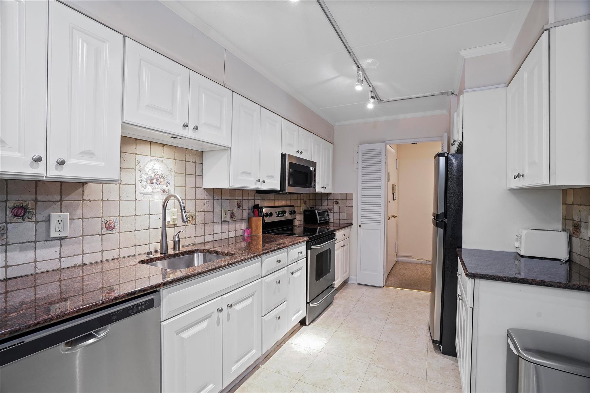 100 High Point Drive #504, Hartsdale, New York image 15