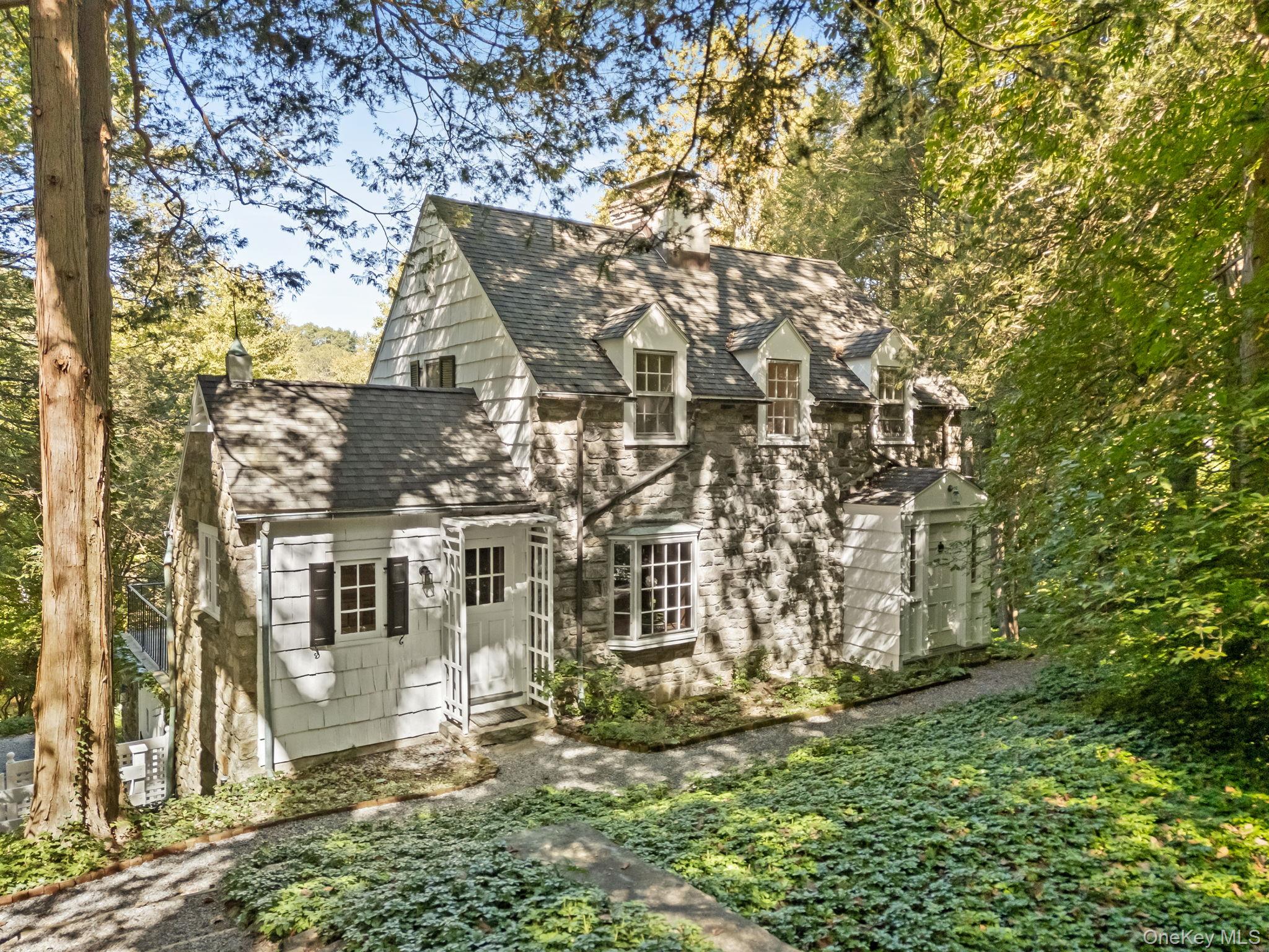 Chappaqua, New York 10514, United States, 3 Bedrooms Bedrooms, ,2 BathroomsBathrooms,Residential,Pending,213621