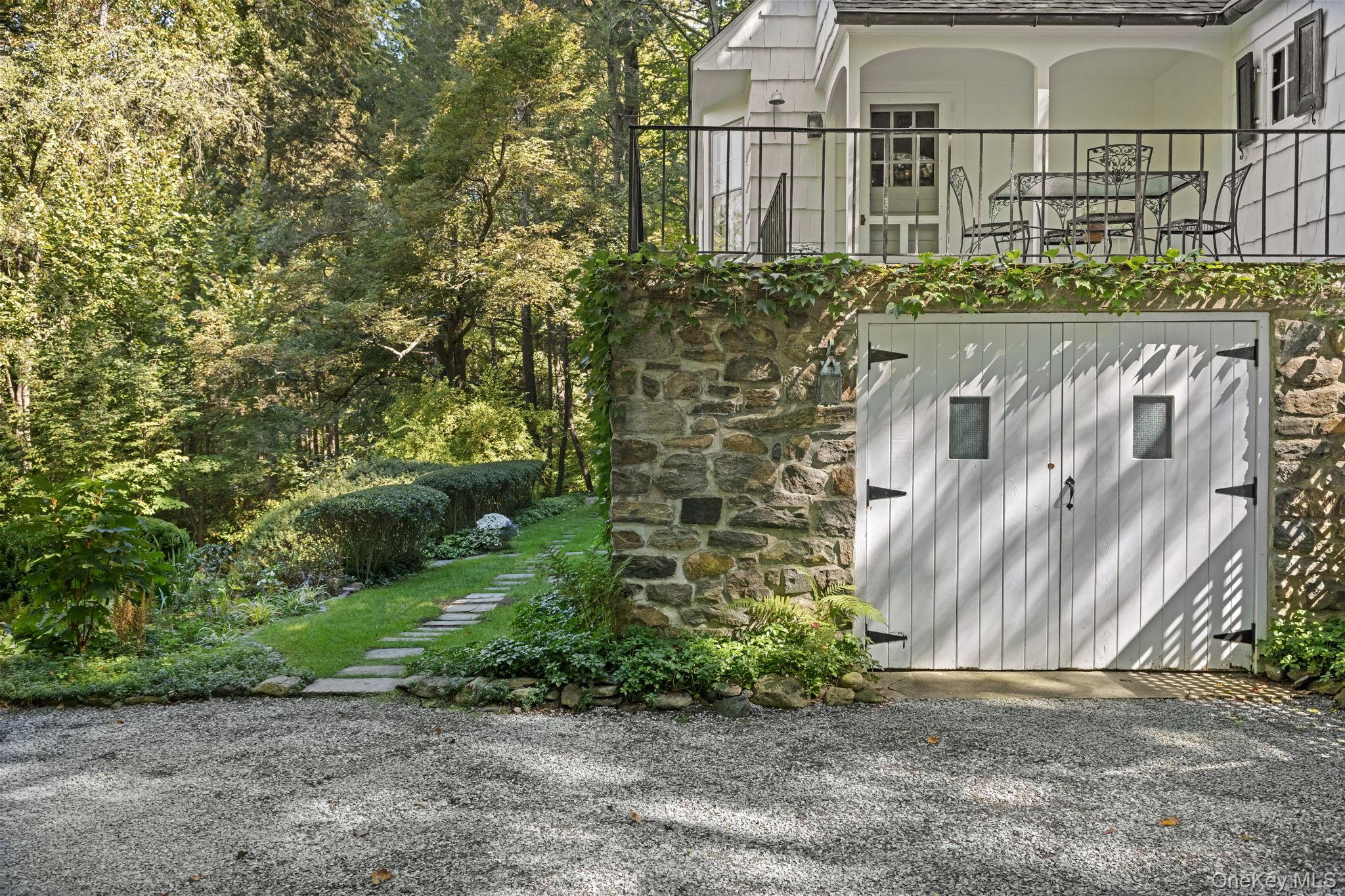 Chappaqua, New York 10514, United States, 3 Bedrooms Bedrooms, ,2 BathroomsBathrooms,Residential,Pending,213621
