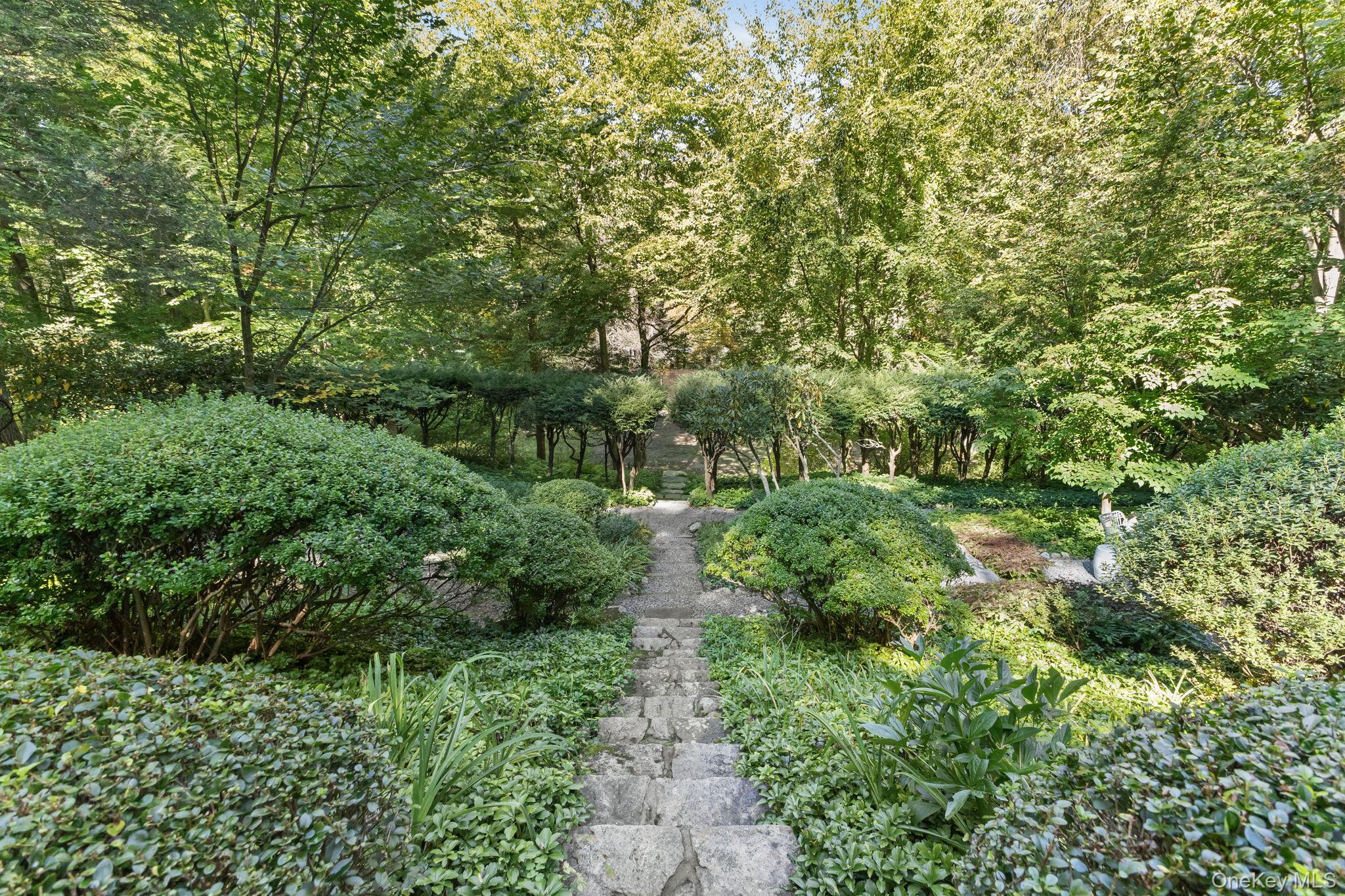 Chappaqua, New York 10514, United States, 3 Bedrooms Bedrooms, ,2 BathroomsBathrooms,Residential,Pending,213621