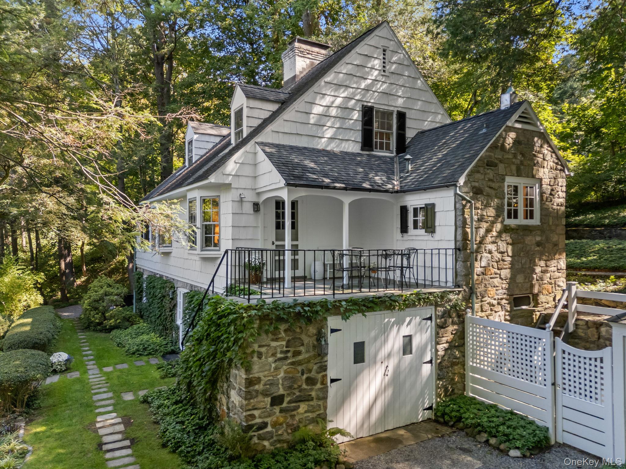 Chappaqua, New York 10514, United States, 3 Bedrooms Bedrooms, ,2 BathroomsBathrooms,Residential,Pending,213621