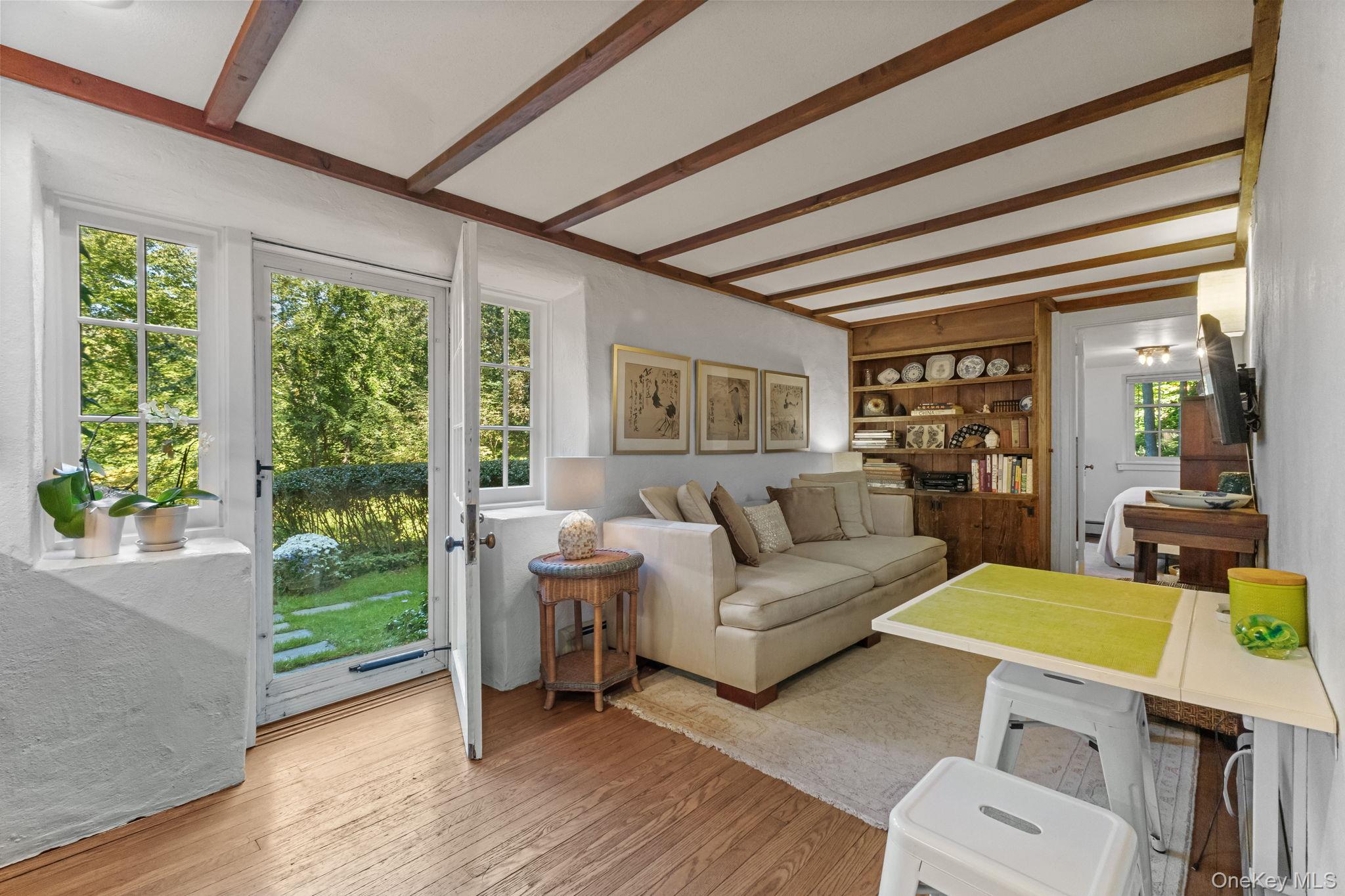 Chappaqua, New York 10514, United States, 3 Bedrooms Bedrooms, ,2 BathroomsBathrooms,Residential,Pending,213621