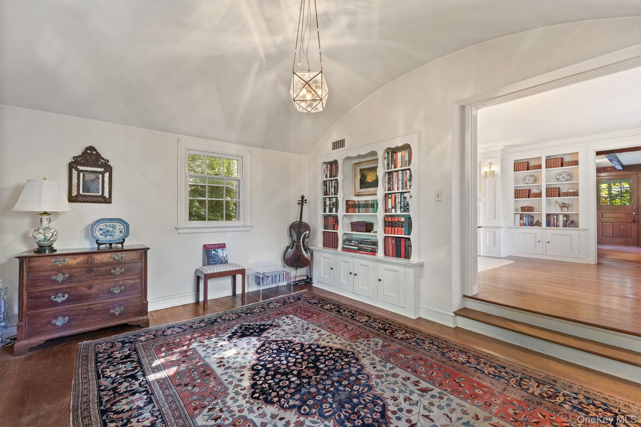 Chappaqua, New York 10514, United States, 3 Bedrooms Bedrooms, ,2 BathroomsBathrooms,Residential,Pending,213621