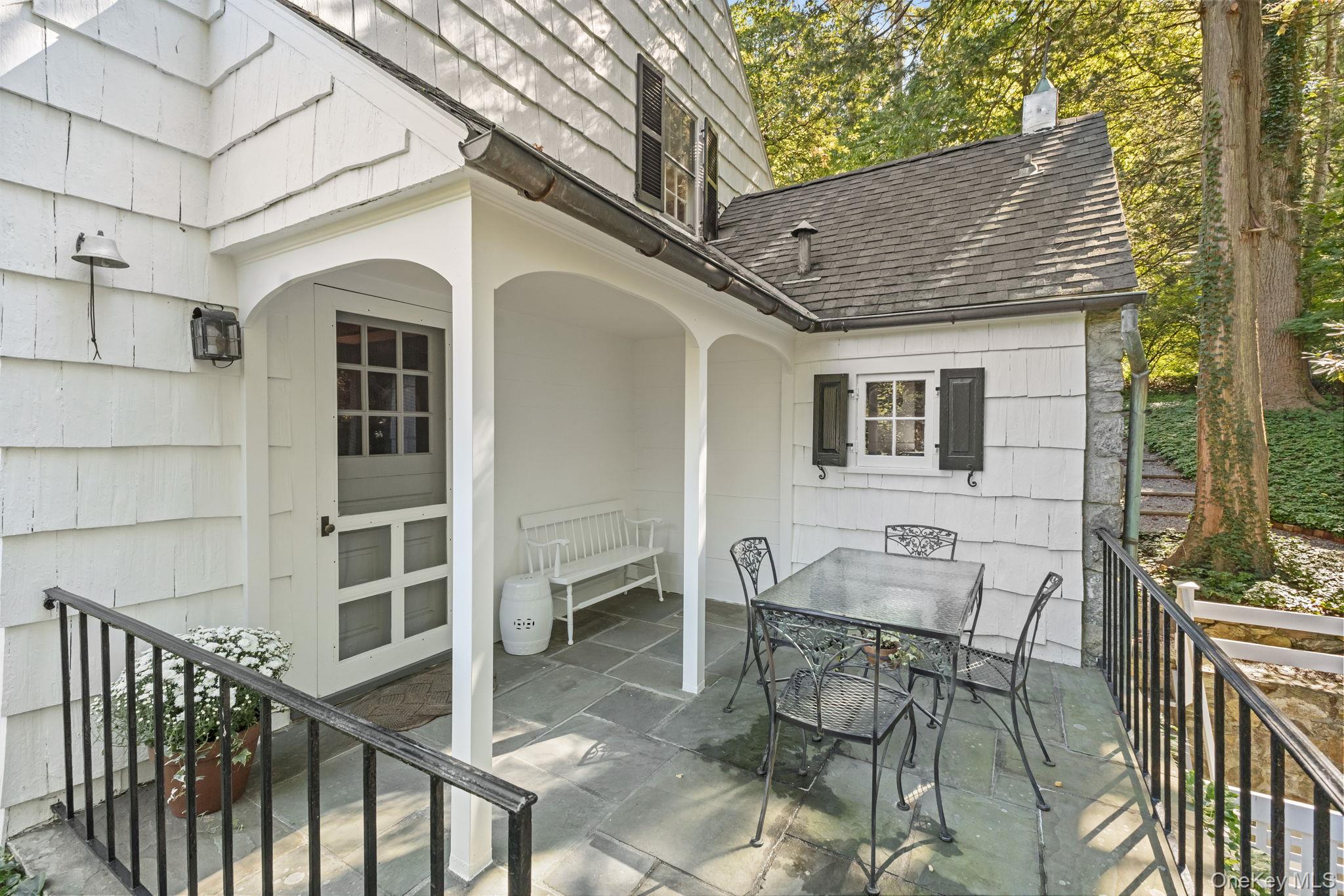 Chappaqua, New York 10514, United States, 3 Bedrooms Bedrooms, ,2 BathroomsBathrooms,Residential,Pending,213621