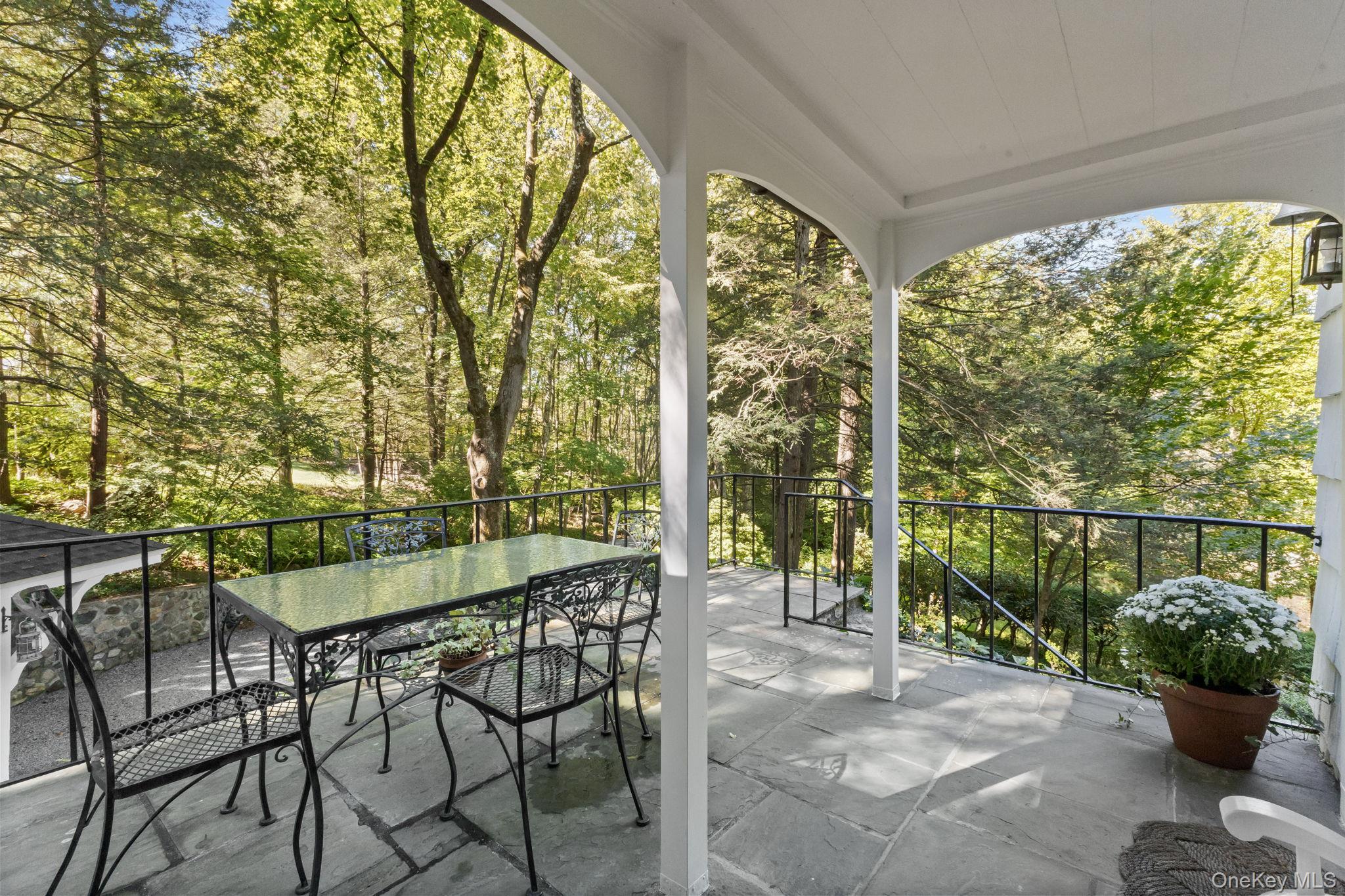 Chappaqua, New York 10514, United States, 3 Bedrooms Bedrooms, ,2 BathroomsBathrooms,Residential,Pending,213621
