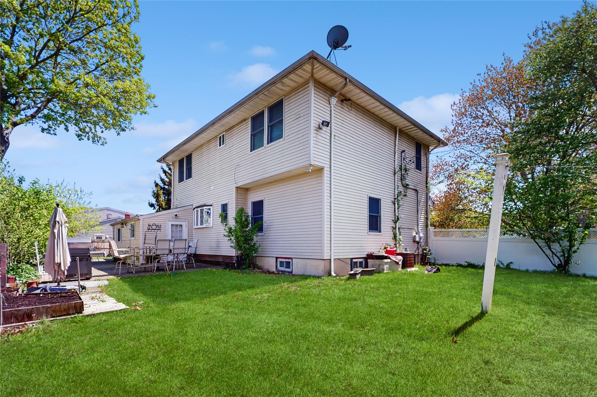 1079 Candlewood Road, Brentwood, New York image 31