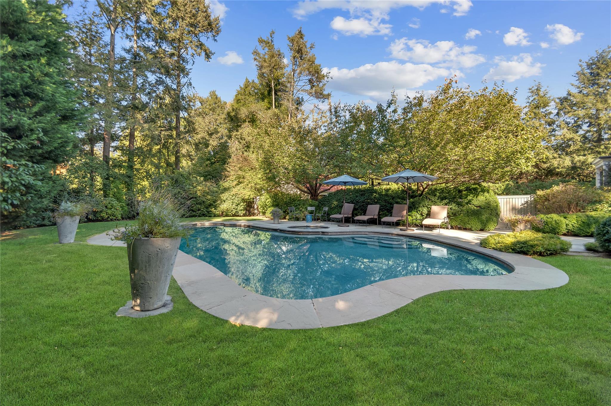 299 Pondfield Road, Bronxville, New York image 27