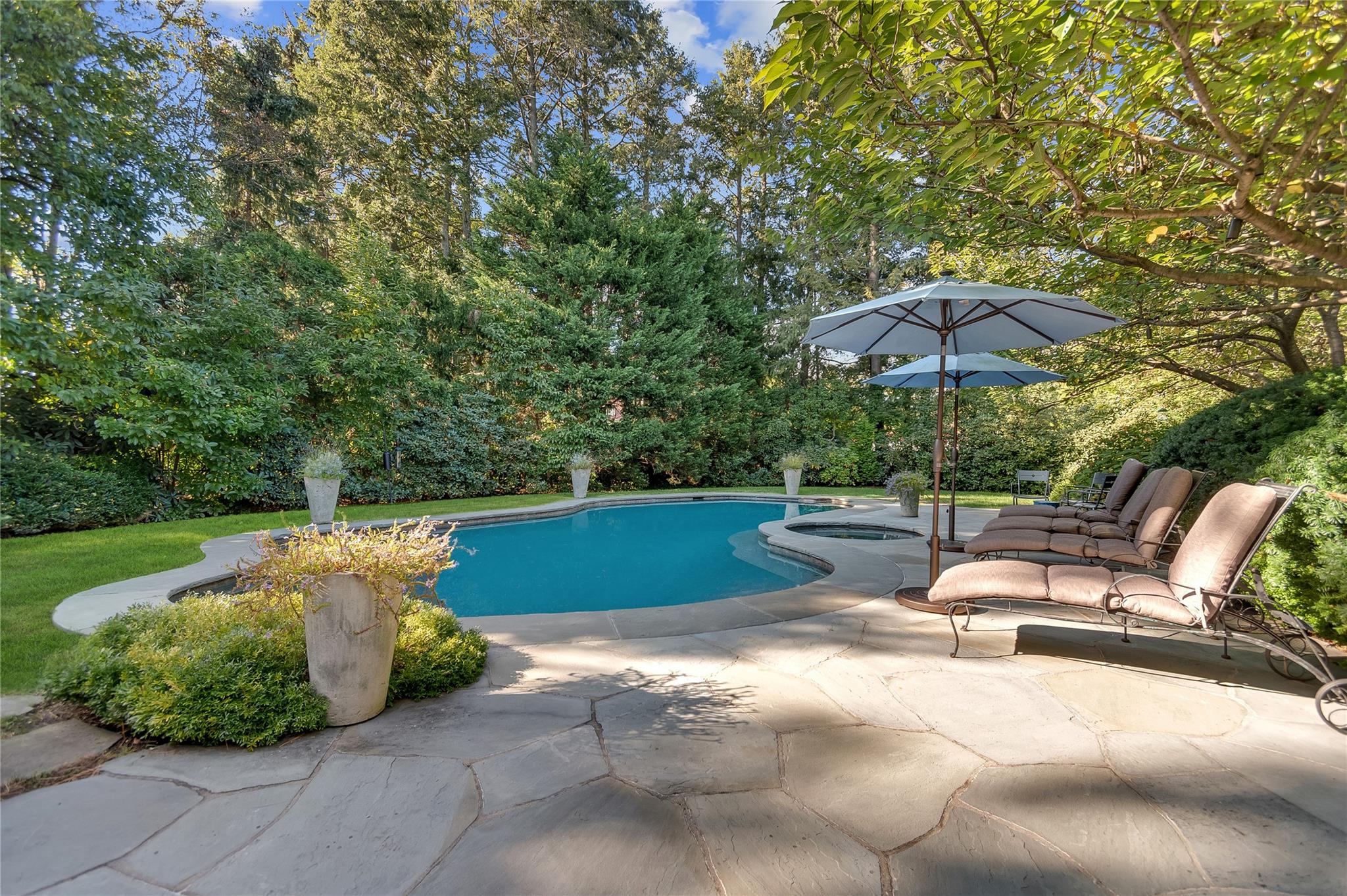 299 Pondfield Road, Bronxville, New York image 26