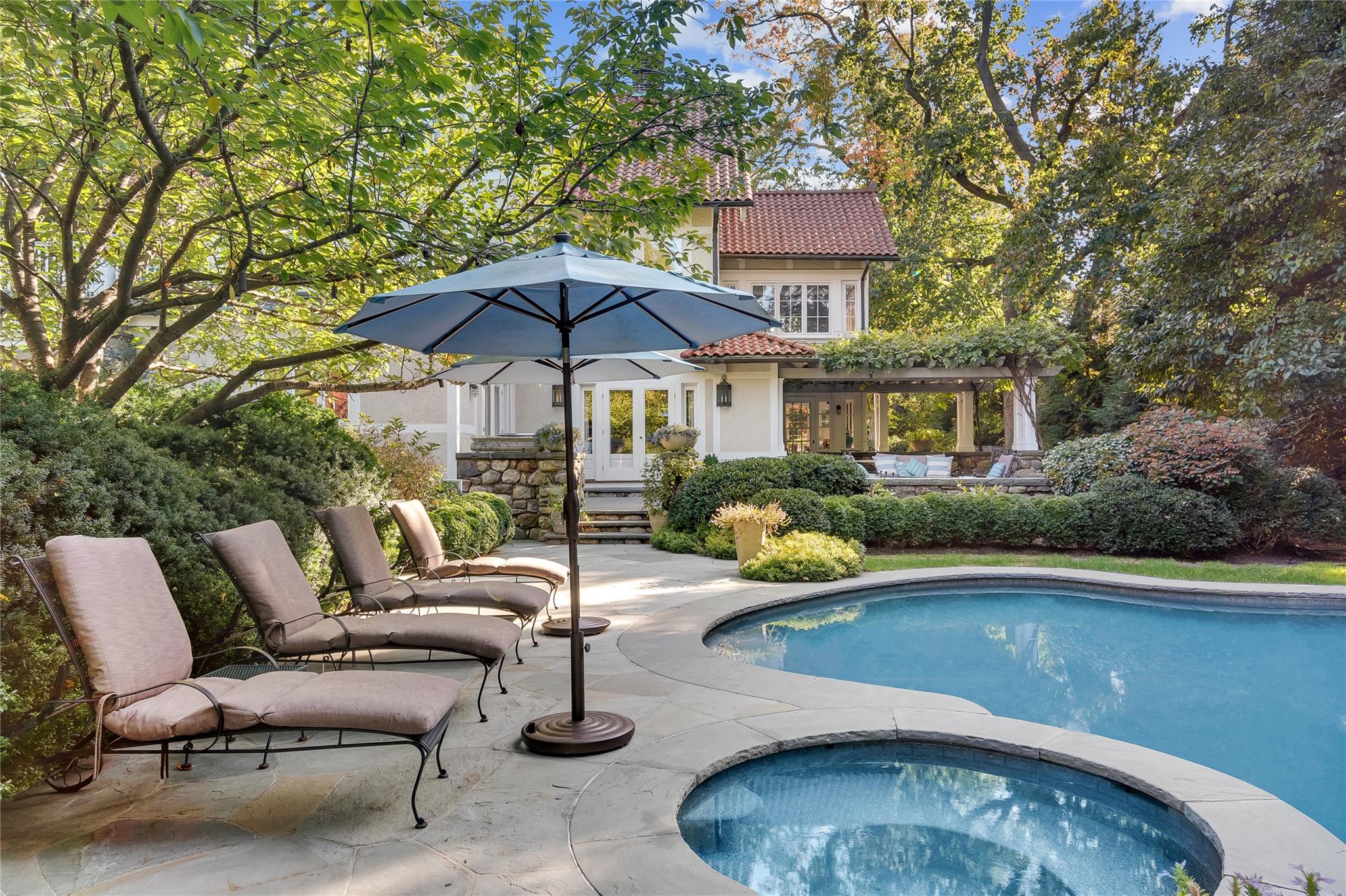 299 Pondfield Road, Bronxville, New York image 25