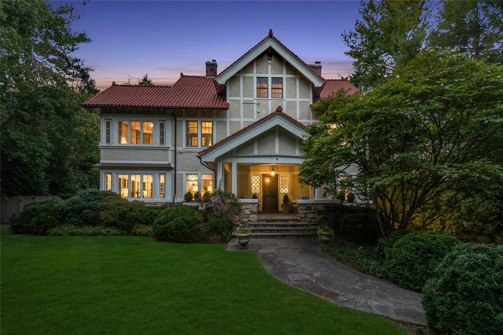 299 Pondfield Road, Bronxville, New York image 2