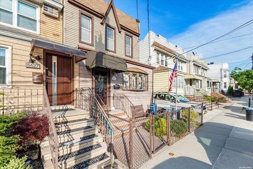 75th Street, Middle Village, Queens, NY - 3 Bedrooms  
1 Bathrooms - 