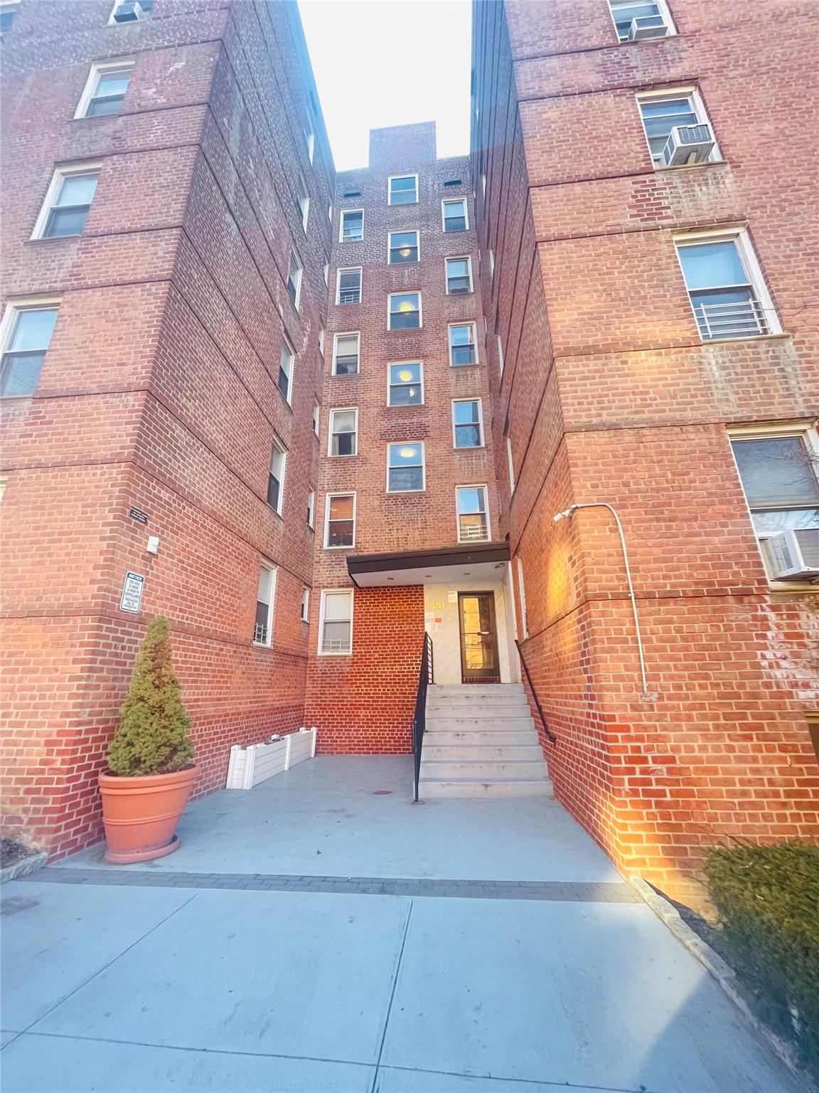 501 Riverdale Avenue #2G, Yonkers, New York image 1