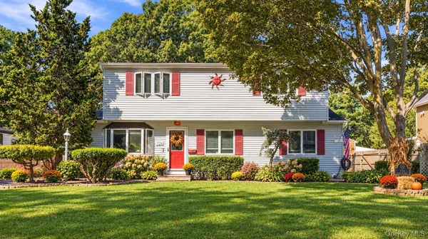724 SANDRA AVE, WEST ISLIP, NY 11795 - Image f1d0dda83add9f453c87401acb332dc1/2454732606
