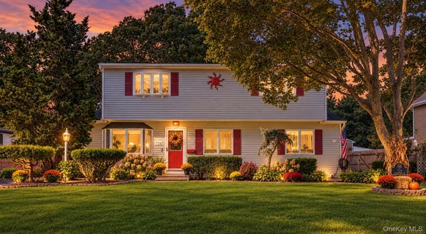 724 SANDRA AVE, WEST ISLIP, NY 11795 - Image f1d0dda83add9f453c87401acb332dc1/3987245298