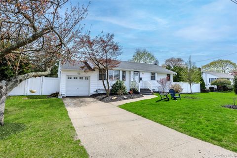 Homes For Sale - 30 Clay Pitts Road<br/> Greenlawn, NY 11740