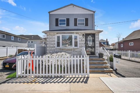 Photo of 187 Memphis Avenue, South Floral Park, NY 11001 (MLS # 985521)