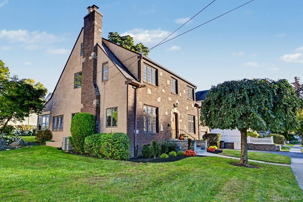 Photo of 280 Marbledale Road, Tuckahoe, NY 10707 (MLS # 1064649)