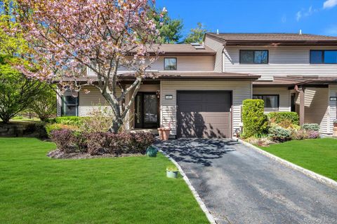 Condo For Sale - 47 Northgate Circle<br/> Melville, NY 11747