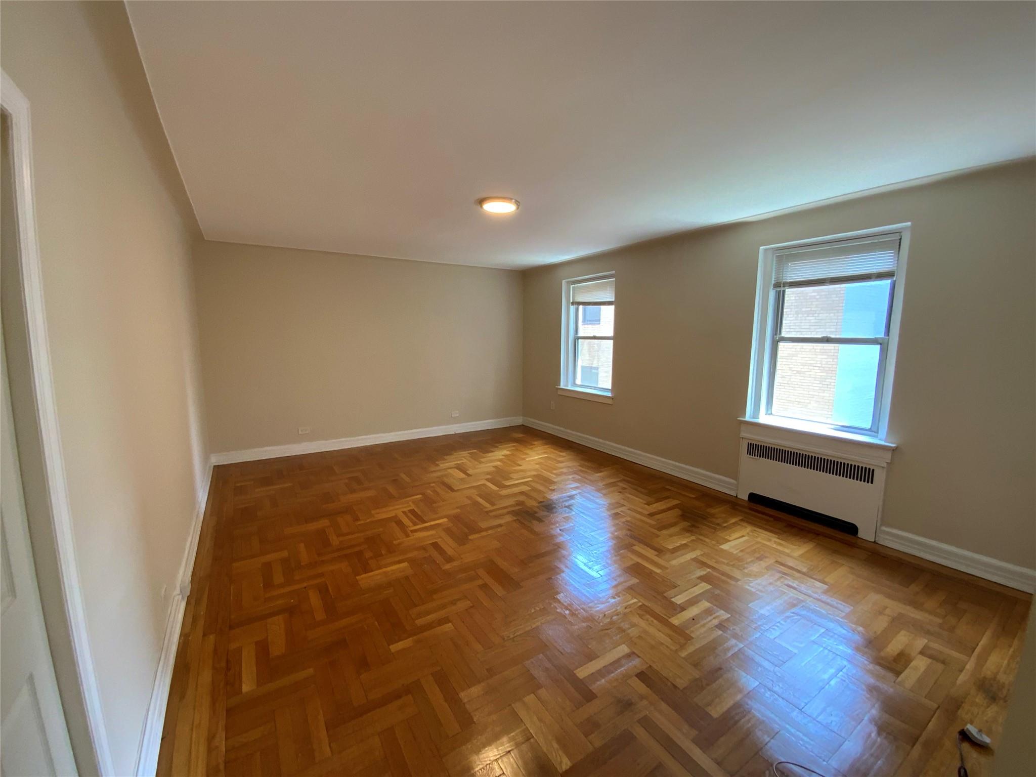 1 S Broadway 4M