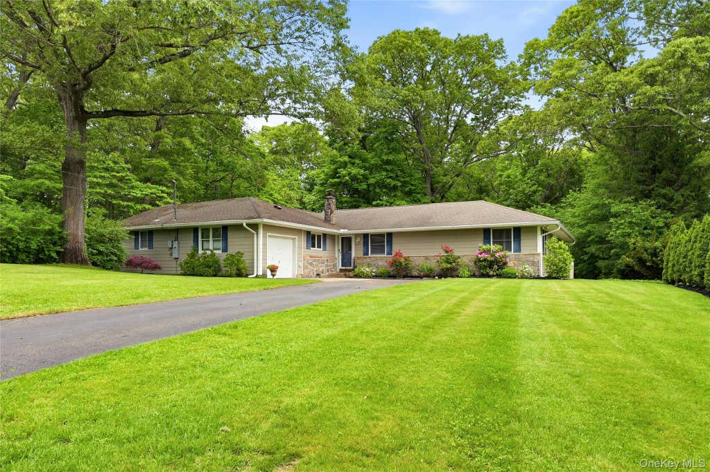 Photo of 25 Edcris Lane, Huntington, NY 11743 (MLS # 1006400)
