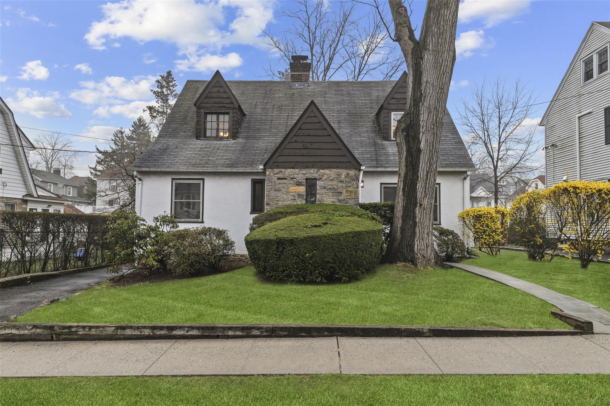 242 Lee Avenue, Yonkers, New York image 1
