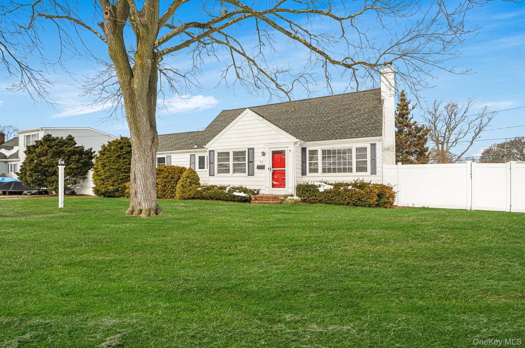 Photo of 53 Canterbury Lane, North Babylon, NY 11703 (MLS # 960672)