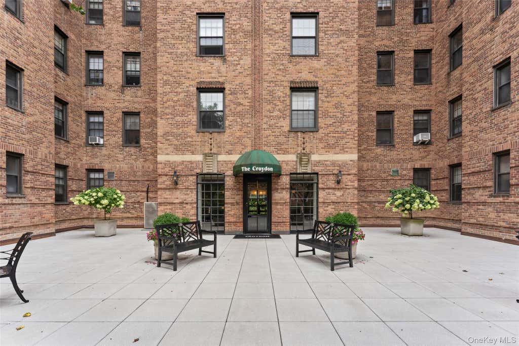 Photo of 35 Parkview Avenue #5A, Bronxville, NY 10708 (MLS # 1039463)