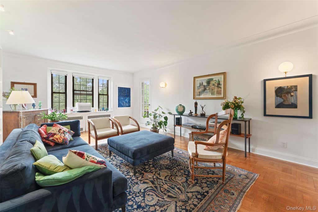 Photo of 35 Parkview Avenue #5A, Bronxville, NY 10708 (MLS # 1039463)