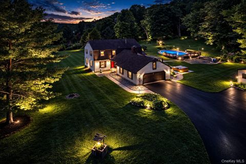 4 Debbie Court Chester NY 10918