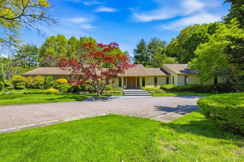 Homes For Sale - 17 Hastings Road<br/> Old Westbury, NY 11568