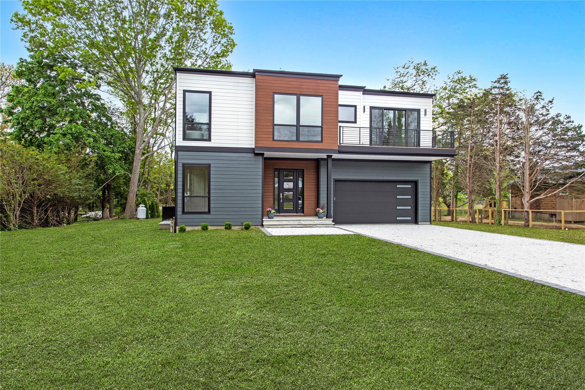 Glenn Road, Southold, Hamptons, NY - 4 Bedrooms  
6 Bathrooms - 