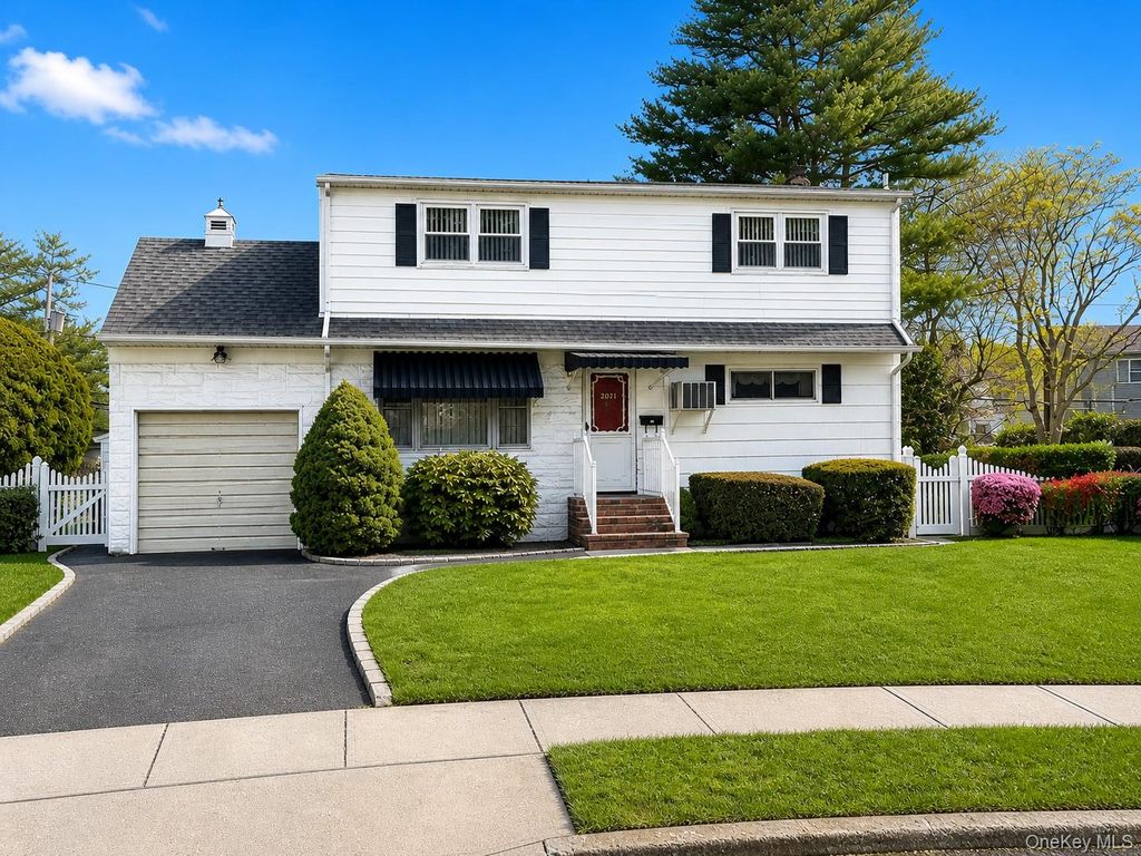 Photo of 1733 Meadow Court, East Meadow, NY 11554 (MLS # 993492)
