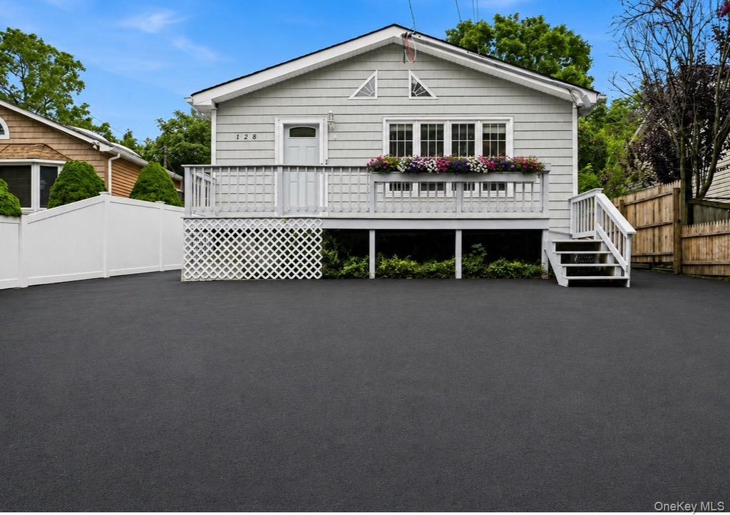Photo of 128 Walnut Road, Kings Park, NY 11754 (MLS # 1052609)