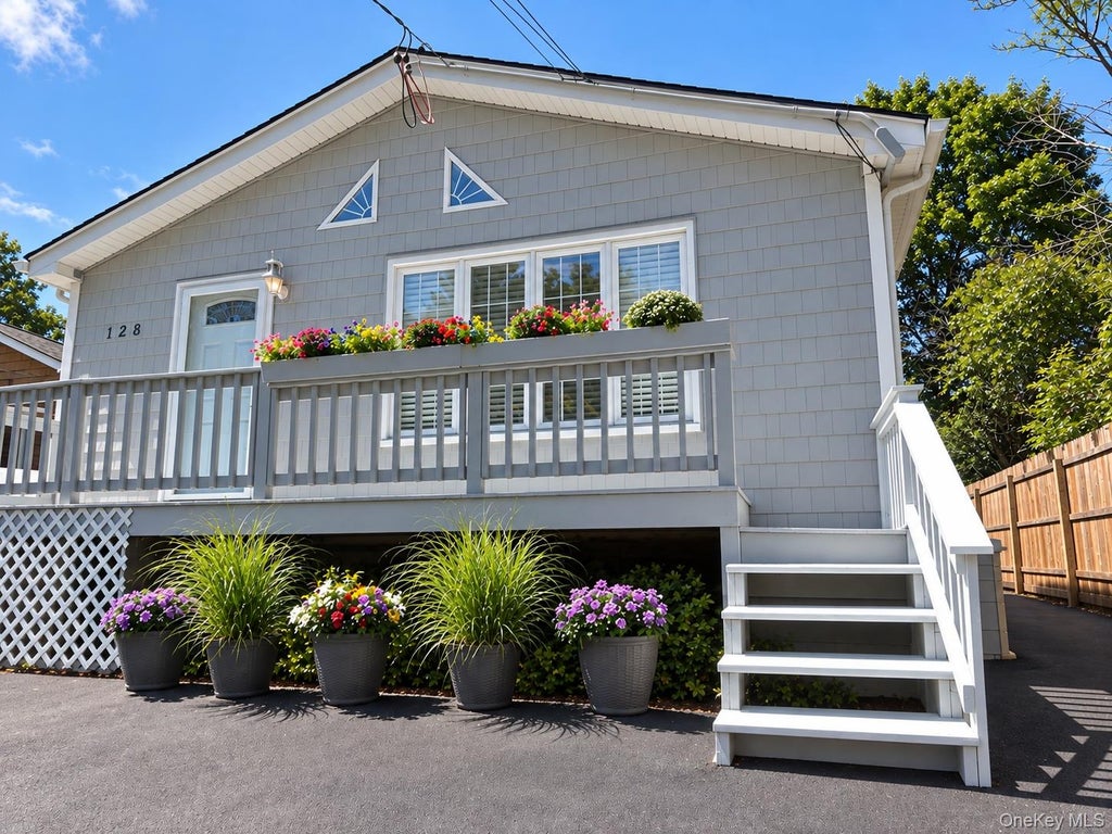 Photo of 128 Walnut Road, Kings Park, NY 11754 (MLS # 1052609)