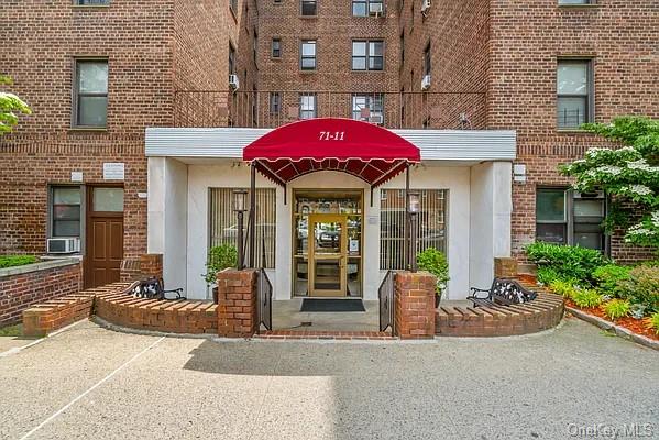 Property for Sale at Yellowstone Boulevard 2D, Forest Hills, Queens, NY - Bedrooms: 2 
Bathrooms: 1 
Rooms: 4  - $329,000