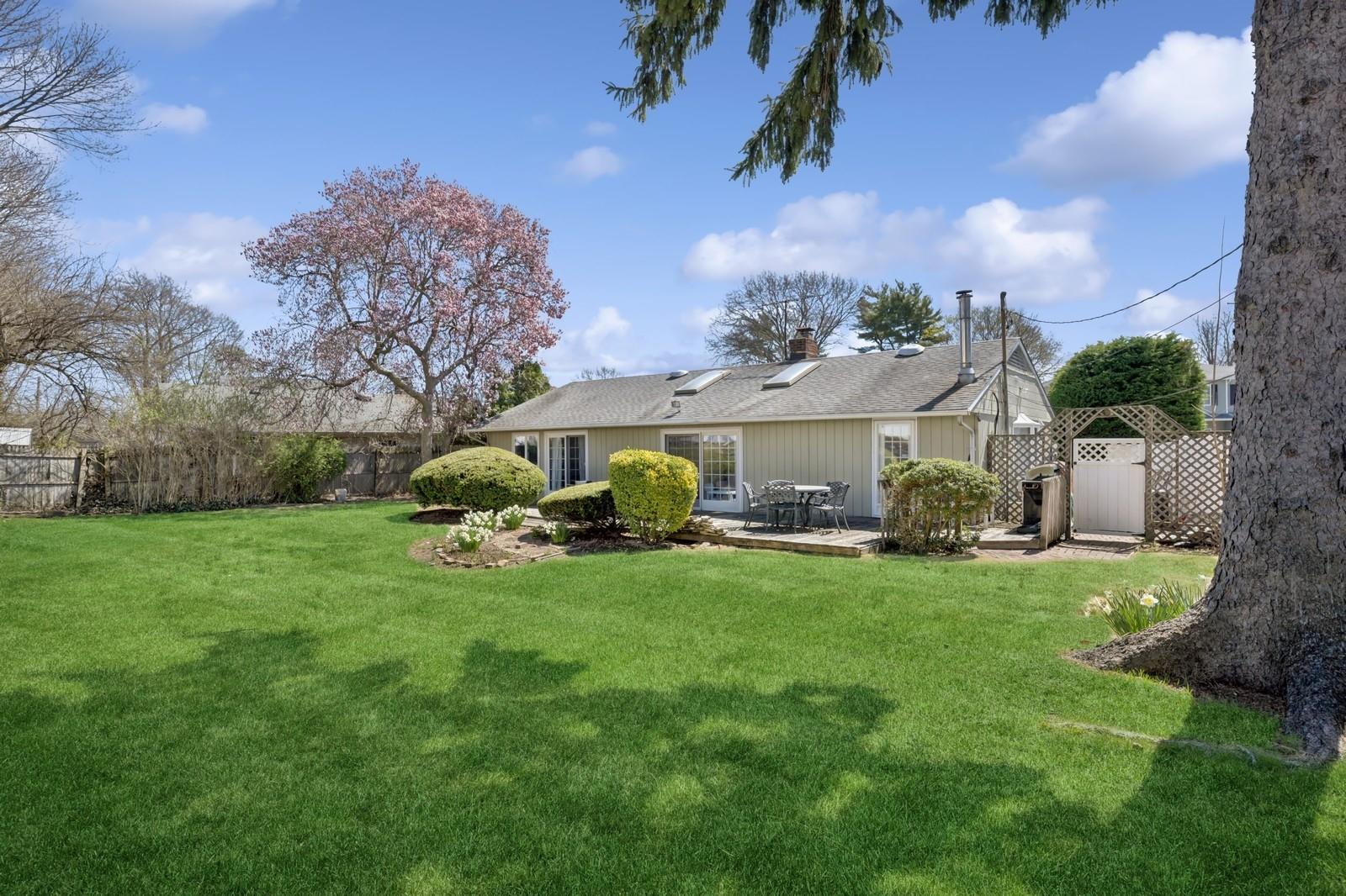 111 Southwood Circle, Syosset, New York image 15
