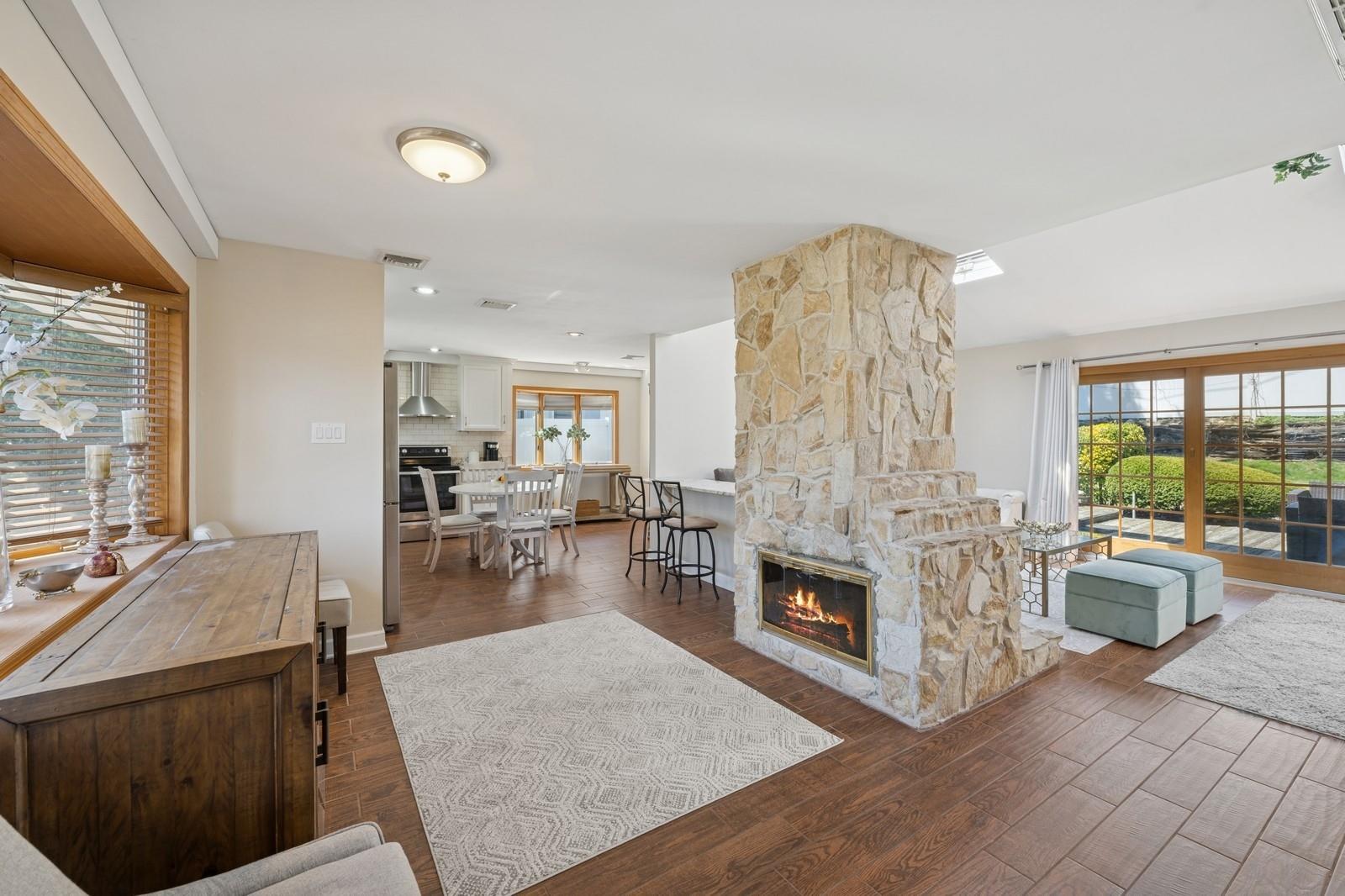 111 Southwood Circle, Syosset, New York image 4