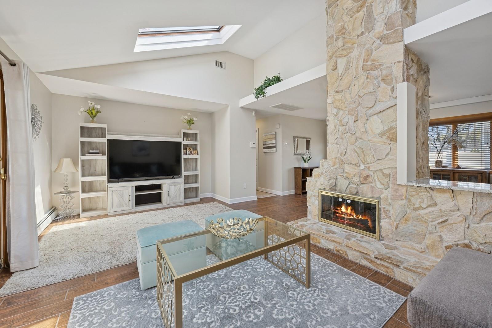 111 Southwood Circle, Syosset, New York image 6