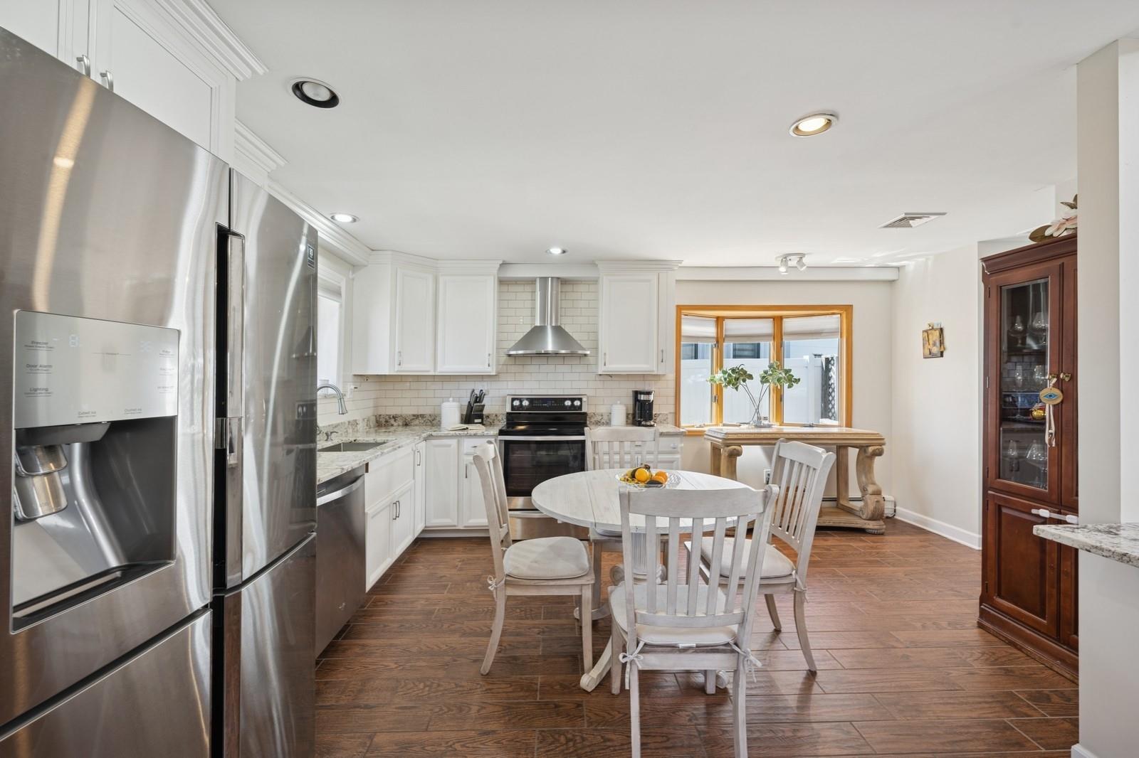 111 Southwood Circle, Syosset, New York image 8