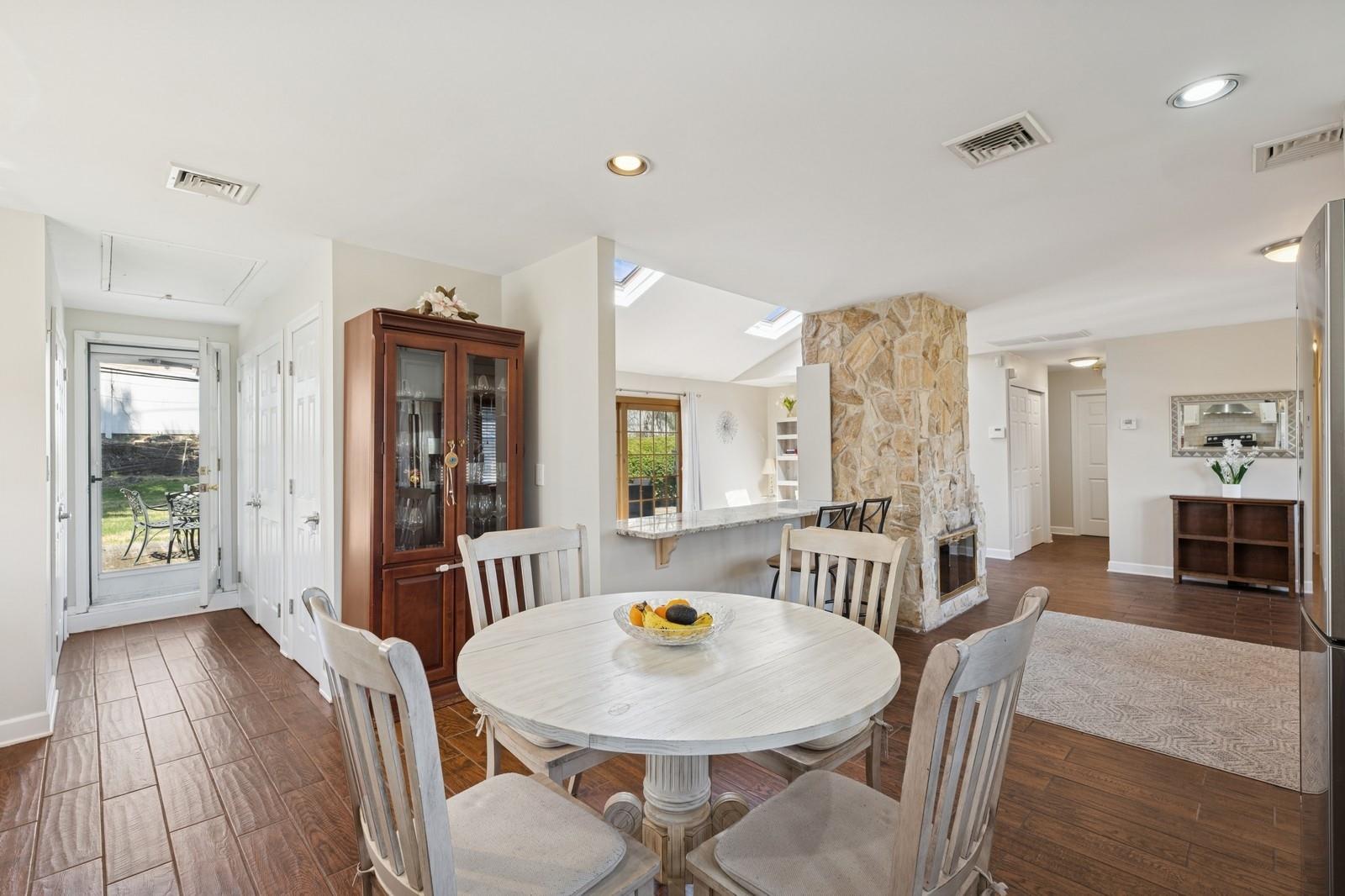 111 Southwood Circle, Syosset, New York image 9