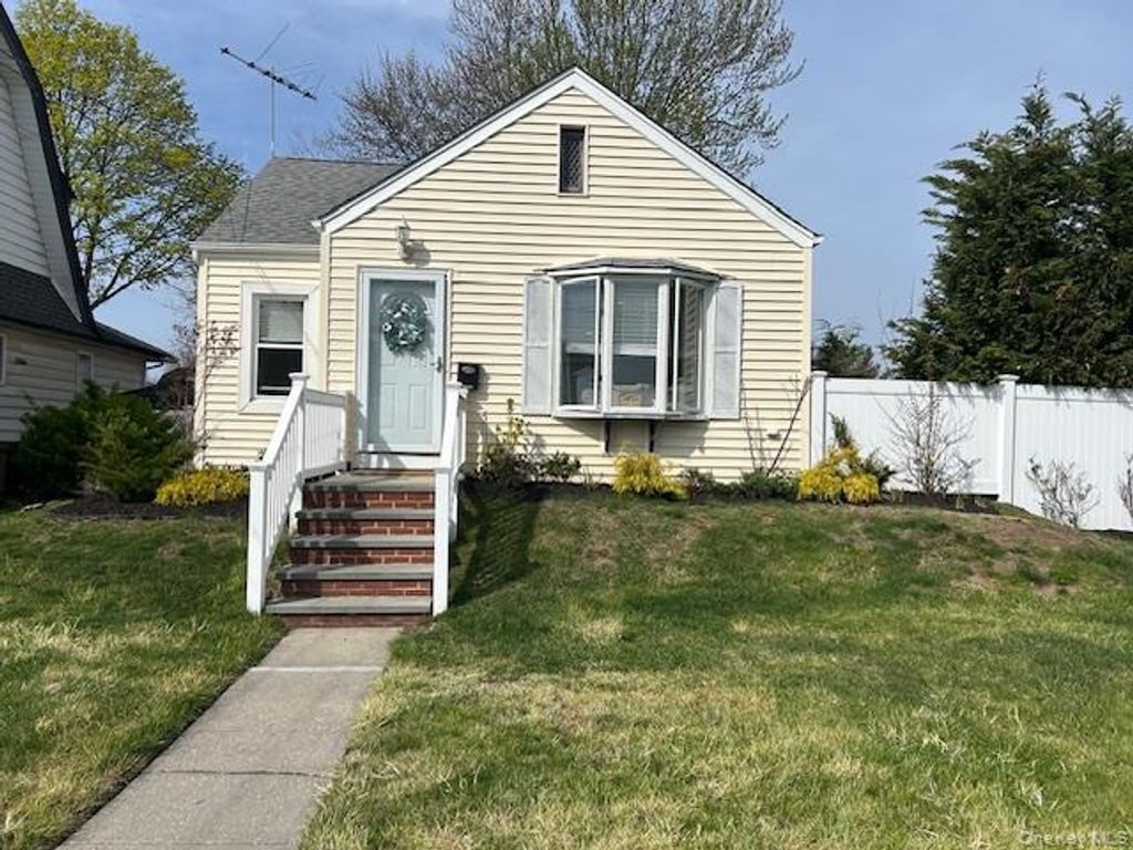 Photo of 2984 Grand Boulevard, Baldwin, NY 11510 (MLS # 985848)